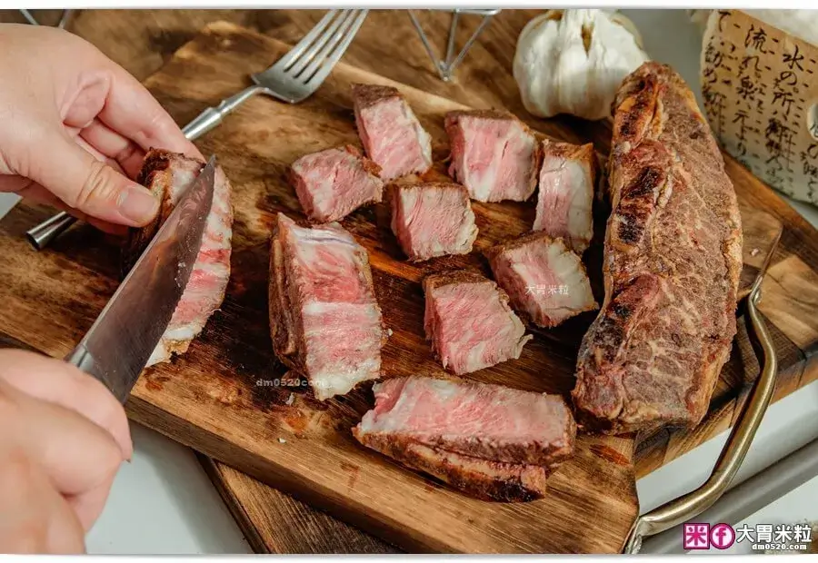 Smoked Pork Ribs,Smoked beef,Smoked lamb,Smoked duck breast,Smoked brisket,Smoked Ribs,美式燻肉,煙燻帶骨牛小排,美式煙燻,德州燒烤,Smoked meat,煙燻嫩肩牛排,阿根廷烤肉
