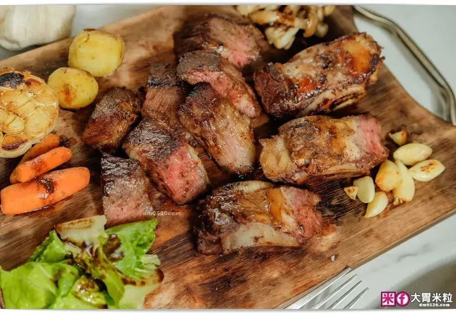 Smoked Pork Ribs,Smoked beef,Smoked lamb,Smoked duck breast,Smoked brisket,Smoked Ribs,美式燻肉,煙燻帶骨牛小排,美式煙燻,德州燒烤,Smoked meat,煙燻嫩肩牛排,阿根廷烤肉
